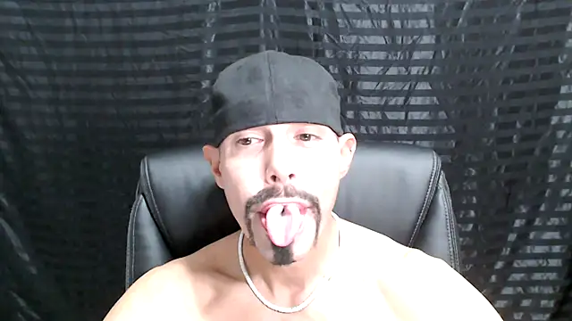Snapshot of ThickD2C chatting on December 2024 11:13:02 PM ThickD2C online show from December 2024 11:13:02 PM