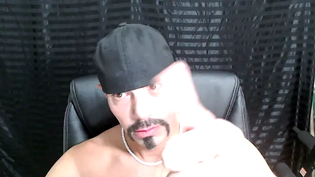 Snapshot of ThickD2C chatting on January 2025 05:47:02 PM ThickD2C online show from January 2025 05:47:02 PM