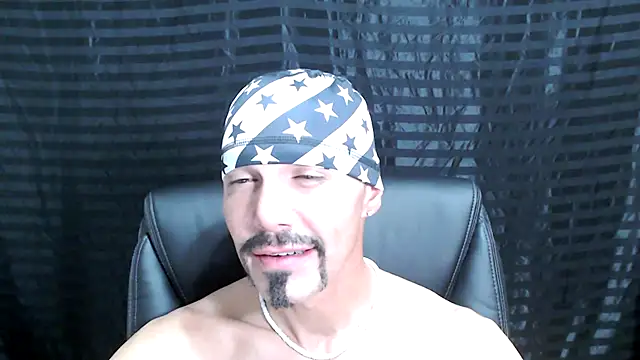 Snapshot of ThickD2C chatting on January 2025 02:02:01 AM ThickD2C online show from January 2025 02:02:01 AM