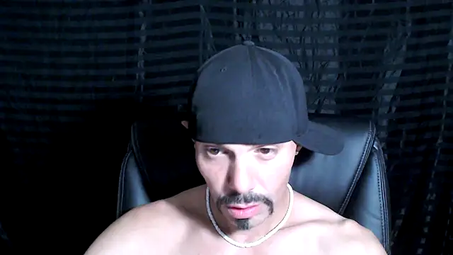 Snapshot of ThickD2C chatting on January 2025 08:45:02 PM ThickD2C online show from January 2025 08:45:02 PM