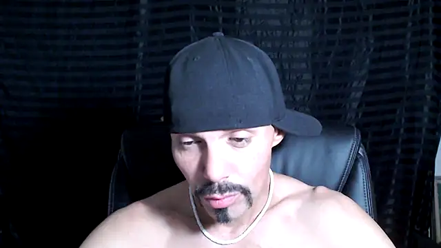 Snapshot of ThickD2C chatting on January 2025 10:18:01 PM ThickD2C online show from January 2025 10:18:01 PM