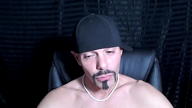 Snapshot of ThickD2C chatting on January 2025 08:26:01 PM ThickD2C online show from January 2025 08:26:01 PM