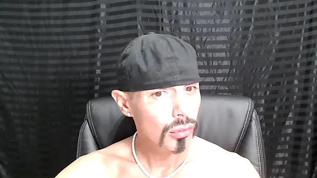 Snapshot of ThickD2C chatting on February 2025 01:08:01 AM ThickD2C online show from February 2025 01:08:01 AM