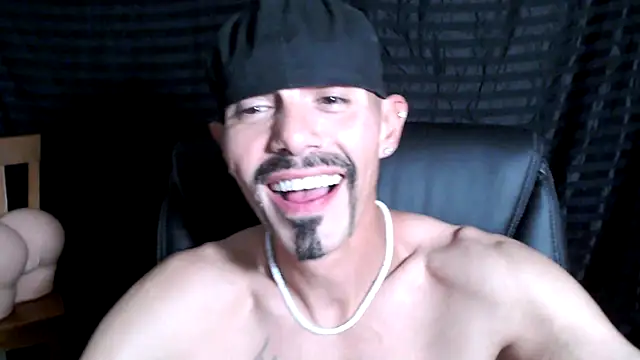 Snapshot of ThickD2C chatting on February 2025 06:35:02 PM ThickD2C online show from February 2025 06:35:02 PM