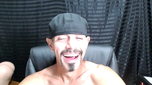 Snapshot of ThickD2C chatting on March 2025 01:00:02 AM ThickD2C online show from March 2025 01:00:02 AM