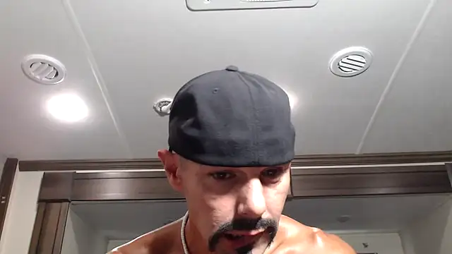 Snapshot of ThickD2C chatting on September 2025 06:30:01 PM ThickD2C online show from September 2025 06:30:01 PM