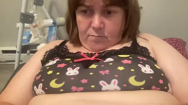 Snapshot of ParisNova chatting on October 2025 08:09:01 PM ParisNova online show from October 2025 08:09:01 PM