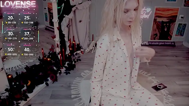 Careful i bite online show from November 2025 05:29:02 AM