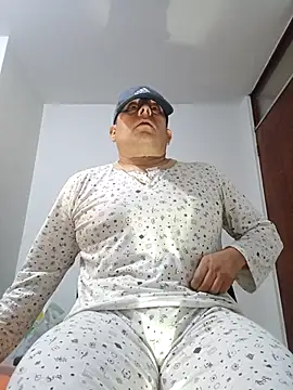 chicoguapo8 online show from October 2025 12:26:01 PM