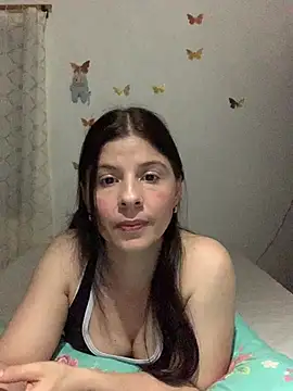 Snapshot of Estefani_32 chatting on June 2026 12:05:02 AM Estefani 32 online show from June 2026 12:05:02 AM