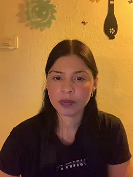 Snapshot of Estefani_32 chatting on June 2026 05:19:01 PM Estefani 32 online show from June 2026 05:19:01 PM