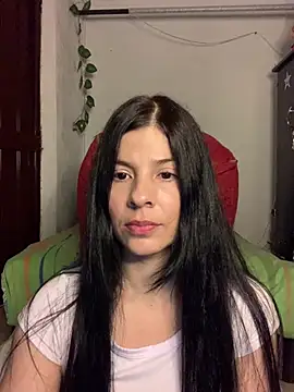 Snapshot of Estefani_32 chatting on June 2026 05:06:01 PM Estefani 32 online show from June 2026 05:06:01 PM
