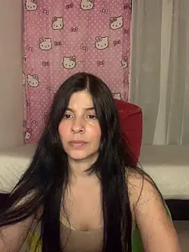 Snapshot of Estefani_32 chatting on June 2026 07:27:02 PM Estefani 32 online show from June 2026 07:27:02 PM