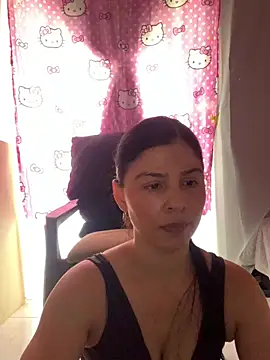 Snapshot of Estefani_32 chatting on June 2026 04:28:01 PM Estefani 32 online show from June 2026 04:28:01 PM