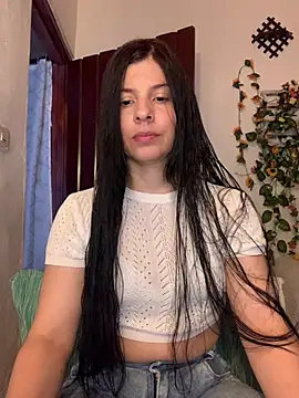Snapshot of Estefani_32 chatting on July 2026 05:37:01 PM Estefani 32 online show from July 2026 05:37:01 PM