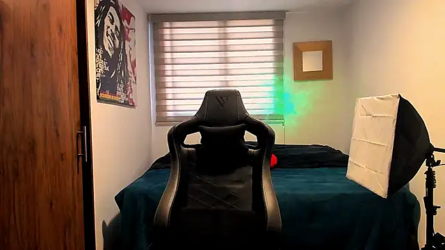 Liam V online show from January 2025 02:44:01 PM