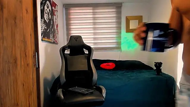 Liam V online show from January 2025 04:55:02 PM