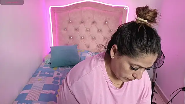 Nazlyy30 online show from October 2025 09:31:02 PM