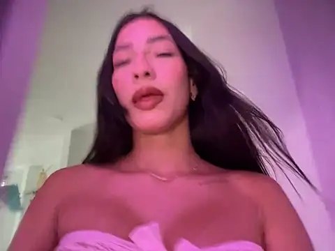 DulceLenns online show from December 2024 07:03:02 PM