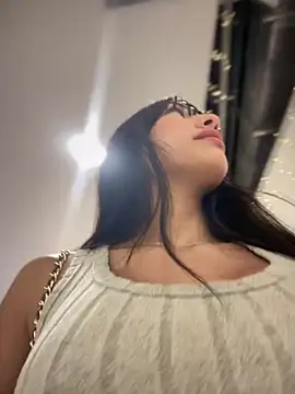 DulceLenns online show from December 2024 07:11:02 PM