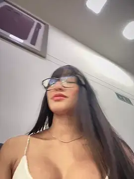 DulceLenns online show from January 2025 06:12:02 PM