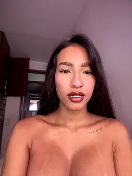 DulceLenns online show from October 2025 06:28:02 PM