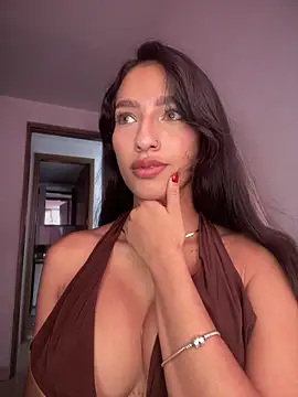 DulceLenns online show from November 2025 06:30:01 PM