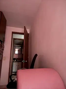 DulceLenns online show from November 2025 07:12:01 PM