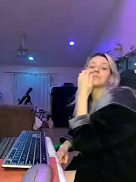 Snapshot of ScarletCallings420 chatting on January 2025 03:55:02 PM ScarletCallings420 online show from January 2025 03:55:02 PM