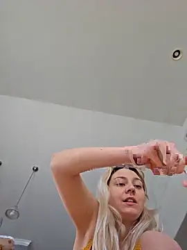 Snapshot of ScarletCallings420 chatting on February 2025 10:50:02 PM ScarletCallings420 online show from February 2025 10:50:02 PM