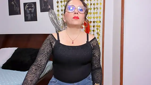 taylorhot70 online show from May 2026 01:14:02 AM