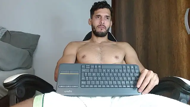 Noah jhonsonn online show from January 2025 05:18:01 PM