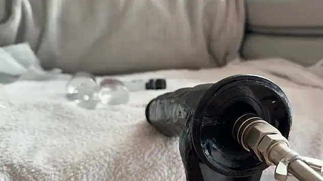 Snapshot of MisoMuncher chatting on November 2025 02:11:02 AM MisoMuncher online show from November 2025 02:11:02 AM