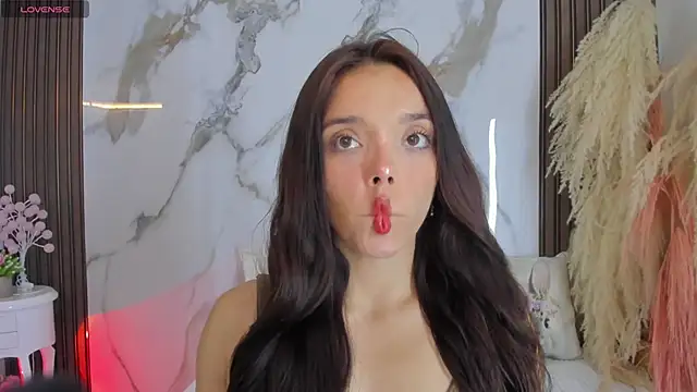 hannahill69 online show from September 2025 04:34:02 AM