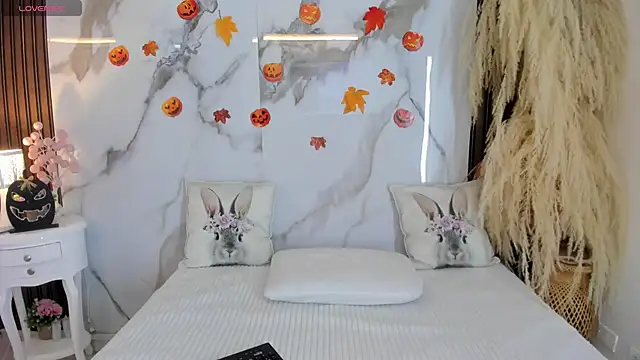 hannahill69 online show from October 2025 05:08:02 AM