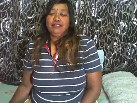 Snapshot of Mammabear_4u chatting on December 2024 07:02:02 AM Mammabear 4u online show from December 2024 07:02:02 AM