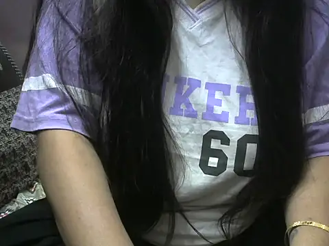 Snapshot of Bold-Radhika chatting on November 2025 02:32:01 PM Bold-Radhika online show from November 2025 02:32:01 PM