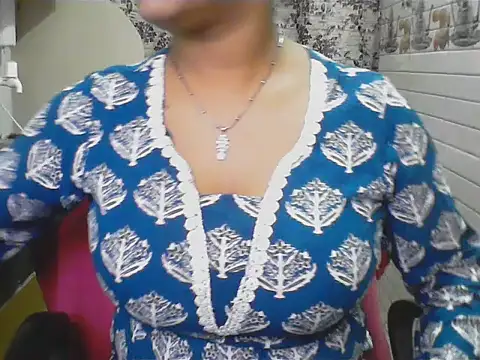 LovingPihu online show from June 2026 06:22:02 AM