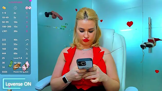 Snapshot of sassy_madeline chatting on December 2024 11:27:02 PM sassy madeline online show from December 2024 11:27:02 PM