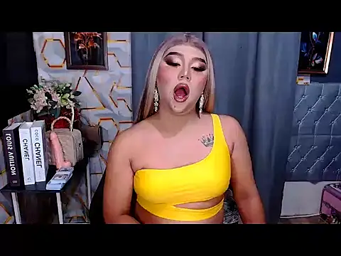 Snapshot of SweetCumFrancine chatting on May 2026 01:58:02 AM SweetCumFrancine online show from May 2026 01:58:02 AM