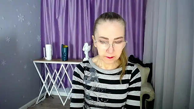 queen a n i online show from February 2025 12:08:01 PM