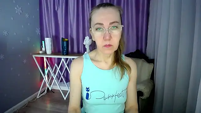 queen a n i online show from February 2025 05:53:01 AM