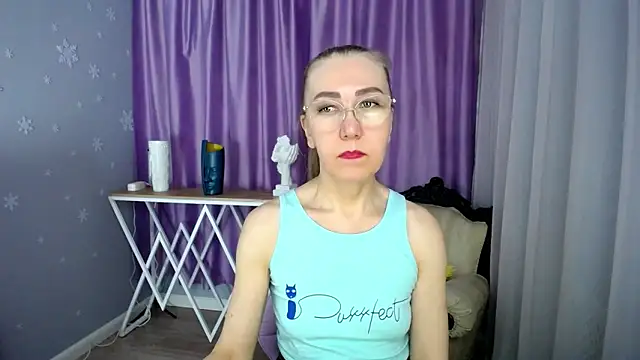 queen a n i online show from March 2025 12:25:02 PM