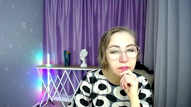 queen a n i online show from November 2025 11:40:02 AM