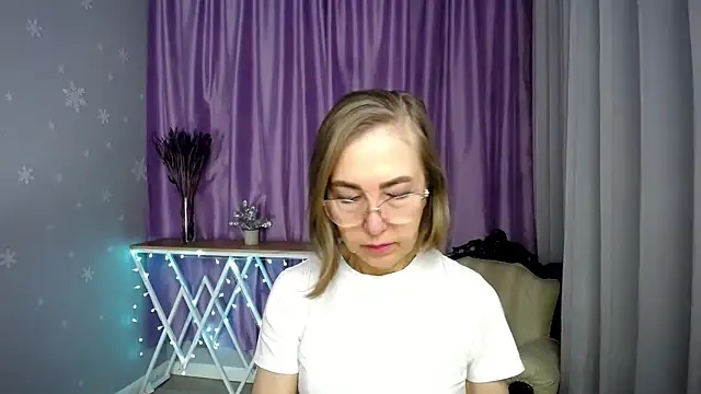 queen a n i online show from April 2026 09:02:01 AM