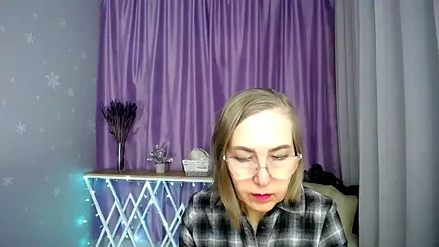 queen a n i online show from April 2026 10:43:02 AM