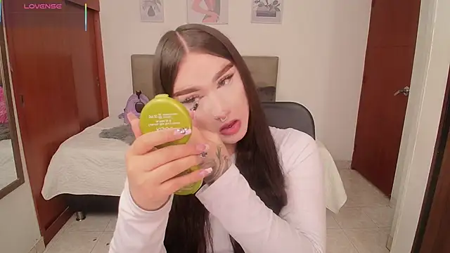 Snapshot of Miley_Baker chatting on February 2026 03:31:02 PM Miley Baker online show from February 2026 03:31:02 PM