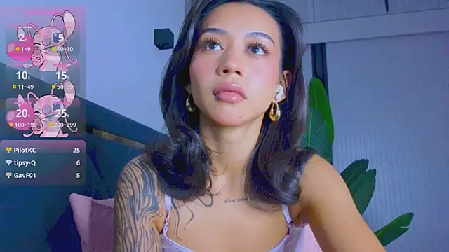 Mia Tin online show from October 2025 04:16:02 PM