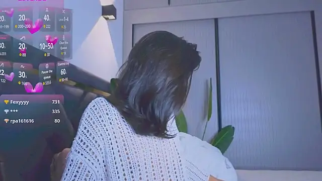 Mia Tin online show from October 2025 05:36:02 PM