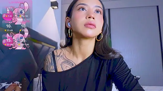 Mia Tin online show from November 2025 03:34:02 PM